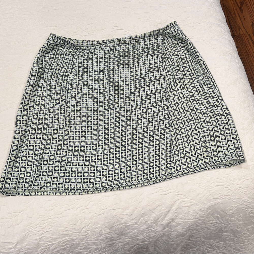 Old Navy Black and Green Patterned A-Line Skirt